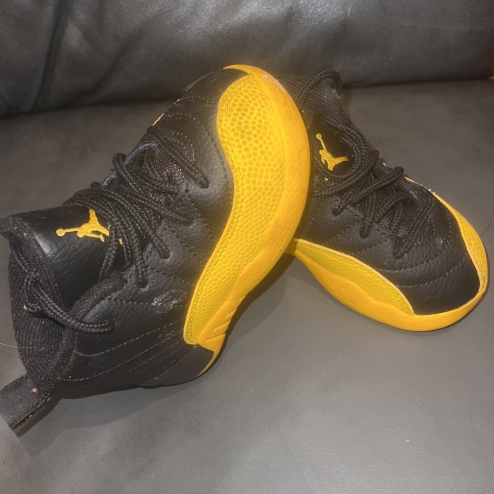 6c Air Jordan 12 Retro “University Gold”